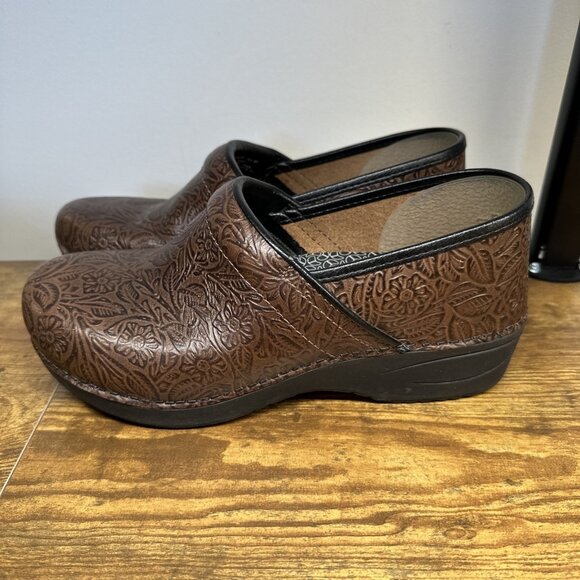 Dansko Shoes Womens 10 EU41 XP 2.0 Brown Floral Tooled Leather Clogs Mules - Picture 5 of 10